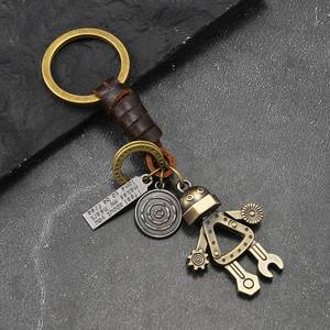 Llavero de metal con robot móvil, colgante de herramientas de aleación y cuero tejido vintage, regalo personalizado creativo - Product Image 2