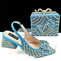 Chaussures de mariée bleues pour femmes à talon carré et bride arrière, avec sac à main assorti, pour soirées et événements, ornées de pierres, toutes saisons