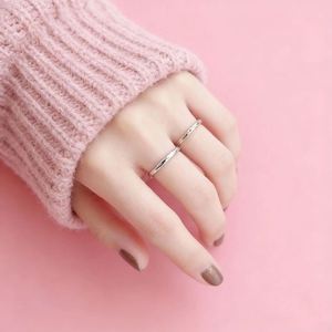 블랙 인사이드 곡선형 스테인리스 스틸 심플 핑거 링 4mm & 6mm 폭 골드 볼 결혼 선물 남녀 공용 - Product Image 3
