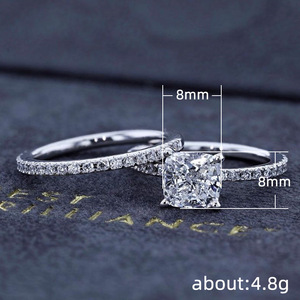 Anello con pietra quadrata scintillante per donna, elegante gioiello geometrico alla moda - Product Image 2