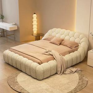 Cama King-Size Moderna Italiana Tapizada, Diseño Único de Espuma de Alta Densidad con Burbujas, Tela de Terciopelo Suave, Madera para Dormitorio - Product Image 2