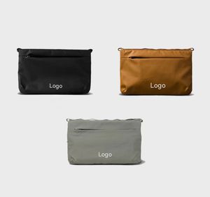 Sac à bandoulière en nylon imperméable de créateur de mode pour hommes, sac à bandoulière de messager de couple sac plat pour la ville décontractée - Product Image 2