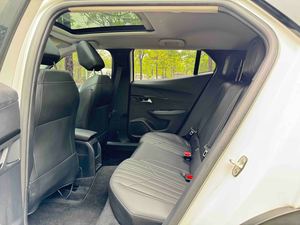 <span class=keywords><strong>Peugeot</strong></span> <span class=keywords><strong>2008</strong></span> SUV 2022 Modello 230THP ONE 1.2T Guida a Sinistra Usato Benzina Cambio Automatico DCT Interni Scuri - Product Image 5