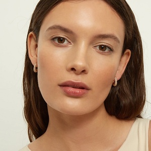 Milskye Luxe 925 Sterling Zilver Plated 14K <span class=keywords><strong>Gold</strong></span> Vermeil Vrouwen Micro Pave Cz Hoepel Huggies Oorbellen - Product Image 3