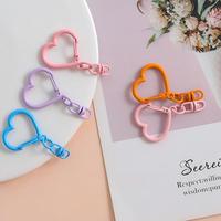 Lot d'accessoires en forme de cœur avec fermoir à ressort, anneaux métalliques colorés peints, adaptés aux fabricants de porte-clés et aux fournisseurs de matériel artisanal
