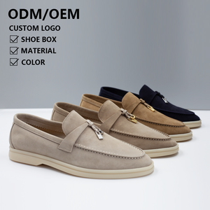Mocassins d'affaires en daim italiens de luxe pour l'été, avec détails de breloques métalliques, chaussures décontractées confortables et minimalistes à enfiler - Product Image 1