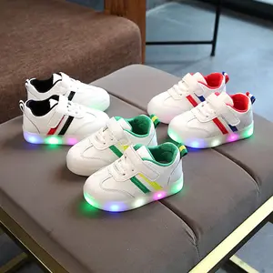 Sapatos infantis casuais iluminados, sapatos esportivos com luz led colorida com sola plana e glitter