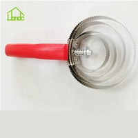 Grattoir équestre demi-lune avec détails de rasage, brosse en poils de cheval