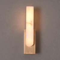 Applique murale linéaire moderne de luxe en faux albâtre, finition laiton brossé, extrémité arrondie, LED E26, lumière blanche chaude douce 2700K, pour salle de bain