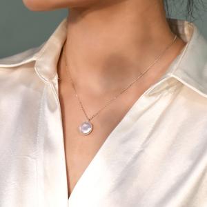 Collier en perles d'eau douce baroques naturelles pour femmes, argent 925 avec pendentif au design simple, chaîne de clavicule de luxe légère - Product Image 1