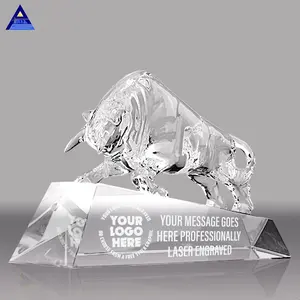 China Leverancier Nieuwste Ontwerp Luxe Clear Kleur Bull Shape Crystal Plaque Trofee