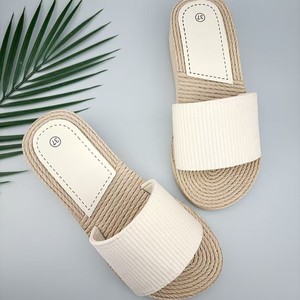 Sandalias planas de suela blanda cómodas antideslizantes de tendencia de moda para mujer - Product Image 2