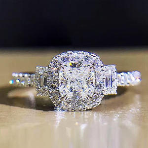 Anello di Diamanti F560 in Oro Bianco, Taglio Brillante Naturale Rotondo, Colore D, Gioiello da Donna per Fidanzamento - Product Image 1