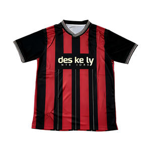 زي كرة قدم بوهيمي بالجملة لموسم 2526، زي فريق كرة القدم الأساسي بنمط خطوط حمراء وسوداء - Product Image 2
