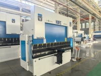 Presse plieuse hydraulique 70T 2500mm pour tôles métalliques avec contrôleur CNC et performances de pliage de haute précision