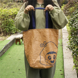 Sac fourre-tout en papier kraft lavable avec impression de logo personnalisé, réutilisable, imperméable, compagnon de voyage pour les courses, pour femmes - Product Image 2