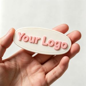 Etiquetas de Silicona Ecológicas Premium con Logotipo, Etiquetas Personalizadas de Alta Adhesión para Ropa y Bolsas - Product Image 1