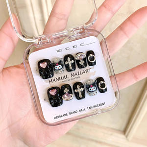 Vente en gros de 10 pièces de <span class=keywords><strong>faux</strong></span> ongles 3D Kuromi de qualité supérieure, courts, carrés, faits à la main, en acrylique, à presser, pour enfants - Product Image 1