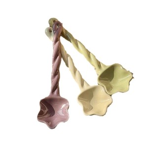 Cuchara de cerámica con forma de estrella retorcida, color sólido, creativa, para café, postres, fiestas, estilo moderno - Product Image 5