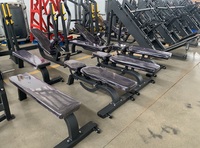 Super banc de musculation, équipement de fitness commercial avec une structure stable et plusieurs réglages d'angle.