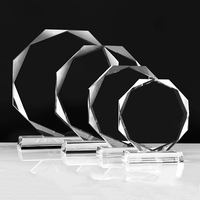 Usine chinoise de trophées en cristal : Vente en gros de trophées en verre vierges, ronds et octogonaux, à prix abordable, pour récompenses de compétition et souvenirs