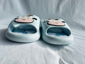 H012 Pantofole a forma di mucca in EVA antiscivolo per uso domestico, taglia 36-41, blu - Product Image 3