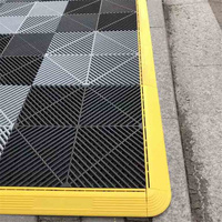Dalles de sol modulaires carrées colorées 40x40x1.8cm en plastique PP PVC pour garage, atelier et detailing automobile