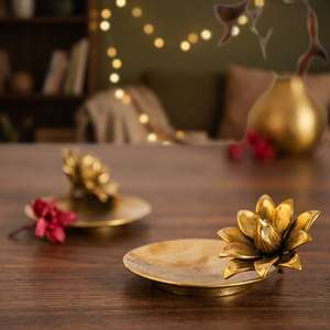 Assiette décorative en forme de fleur dorée, en métal fait main, design moderne pour la décoration de table de mariage - Product Image 5