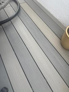 Plancher de <span class=keywords><strong>terrasse</strong></span> extérieur WPC moderne carré, à double verrouillage, écologique, antidérapant, imperméable, finition grain de <span class=keywords><strong>bois</strong></span> pour jardin et cuisine - Product Image 6