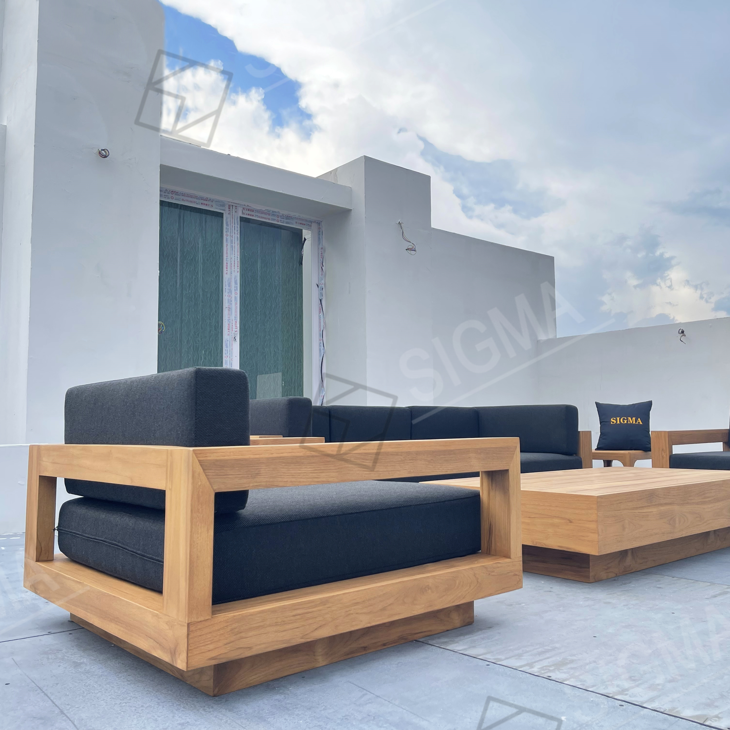 2025 New Arrival Luxury Patio Garden Outdoor Set Waterproof Fabric Sofa Wooden Frame for Hotels Parks Courtyards Villas Hot Sale
