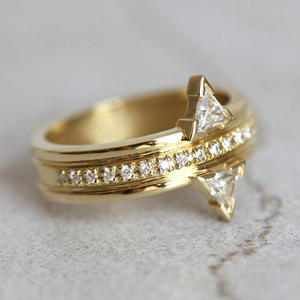 Anillo de compromiso de oro macizo de 18 quilates con diamantes naturales de corte triangular para mujer T0621 - Product Image 3
