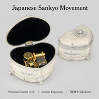 Boîte à musique en forme de cœur, rose émaillée, alliage de zinc chromé, couvercle bombé à fleurs blanches, mouvement Sankyo, pour bijoux et bibelots, durée du son 18 secondes