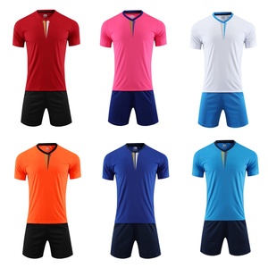 Seragam Sepak Bola Poliester Tahan Lama dan Bernapas dengan Grafis Kustom Lengan Pendek Unisex untuk Penggunaan Harian Klub Jangka Panjang - Product Image 1