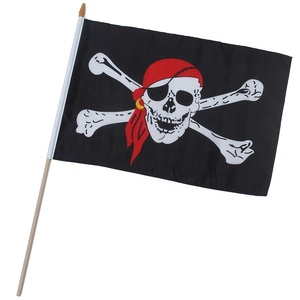 Drapeaux personnalisés <span class=keywords><strong>de</strong></span> haute qualité Design personnalisé Crâne et drapeaux à main Pirates <span class=keywords><strong>avec</strong></span> bâton en bois fabriqué à partir <span class=keywords><strong>de</strong></span> polyester durable - Product Image 6