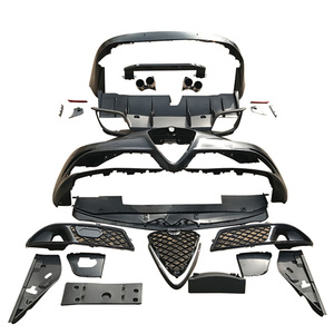 Kit de mise à niveau de carrosserie haut de gamme (incluant les lames avant/arrière et le support de plaque d'immatriculation) pour Alfa Romeo. - Product Image 1