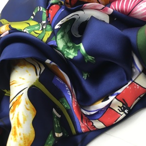 100% シルクサテン大きな正方形ダークブルーの花高級スカーフ女性用カスタムプリントショール