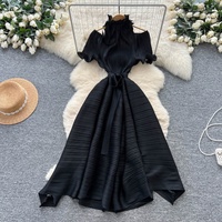 Robe courte à manches courtes pour femmes, nouvelle collection automne, avec épaules dénudées, bords à volants et design à nouer