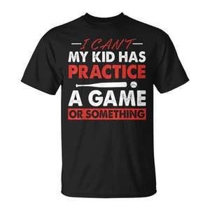 Camiseta negra unisex para adultos con la frase "No puedo evitar que mi hijo haga práctica de deporte o algo similar" - Product Image 1
