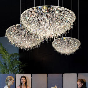 Lámpara colgante de araña redonda con cuentas de cristal de lujo decorativas para vestíbulo de Hotel de techo alto artístico - Product Image 1