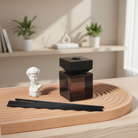 Emballage de boîte d'huile essentielle d'arôme de décor à la maison casquettes en bois de luxe de 100ml ensemble avec le bâton de rotin