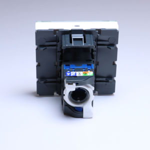 Kit de <span class=keywords><strong>Prise</strong></span> Murale <span class=keywords><strong>Legrand</strong></span> Type Français 80*80 mm Non Blindée <span class=keywords><strong>RJ45</strong></span> Cat 6 en Gros - Product Image 3