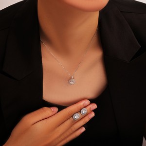 Ensemble collier et boucles d'oreilles en forme de fleur de perle scintillante, en alliage de cuivre, bijoux de fête pour femmes, à la mode - Product Image 2