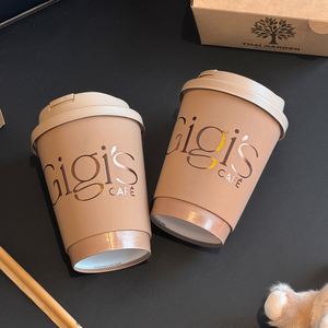 แก้วกระดาษแบบใช้แล้วทิ้งสำหรับกาแฟร้อนสองชั้น พิมพ์โลโก้ได้ตามสั่ง ขายส่ง สำหรับร้านกาแฟ บรรจุภัณฑ์แบบนำกลับบ้าน เป็นมิตรกับสิ่งแวดล้อม พร้อมฝาปิด - Product Image 3