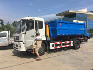 <span class=keywords><strong>Camion</strong></span> à ordures à bras articulé DONGFENG 4*2 Tianjin - Product Image 3