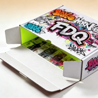 Maßgefertigte Luxus Weiße Karton-Kosmetikbox Recycelbare Zusammenklappbare Schönheitsverpackung mit Griff Magnetverschluss UV-Heißprägung
