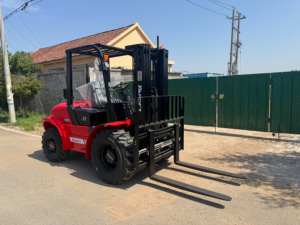 YangFT 3,5 Toneladas CPCD35 Carretilla elevadora diésel Carretilla elevadora todoterreno Precio de fábrica 4x4 Wheel Drive - Product Image 3