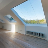 Fenêtre de toit moderne en aluminium avec auvent, double vitrage Low-E à rupture de pont thermique 2,0 mm, étanche, pour grenier, toit ouvrant, cuisine extérieure