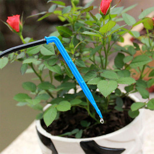 Sistema di irrigazione <span class=keywords><strong>a</strong></span> <span class=keywords><strong>goccia</strong></span> d'acqua da giardino <span class=keywords><strong>a</strong></span> quattro rami Dripper <span class=keywords><strong>a</strong></span> freccia dritta per sistema di irrigazione <span class=keywords><strong>a</strong></span> risparmio idrico - Product Image 5