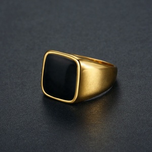 Bague signet classique pour homme en acier inoxydable, style hip-hop punk, plaquée or 18 carats, émail noir - Product Image 2