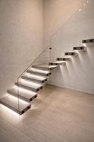 Escalier à poutre centrale directe de luxe Prima, fabrication OEM/ODM par un ingénieur architectural